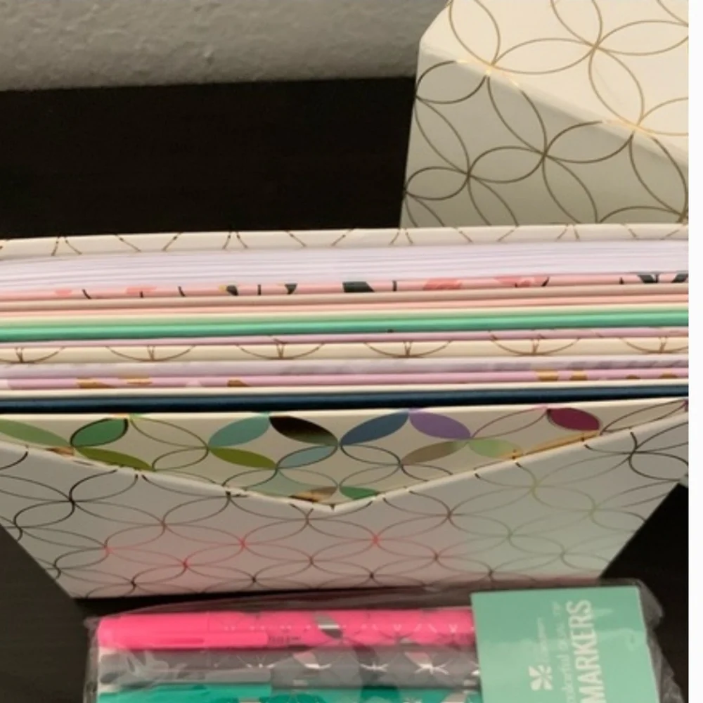 NWT! Erin Condren- Colorful Greeting Card 16 Pack Set with Storage Box!